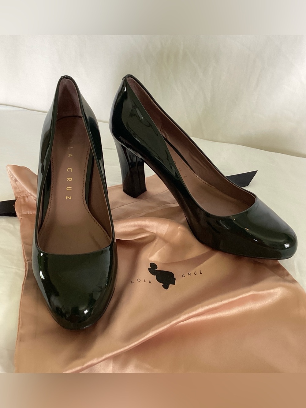 Lola Cruz Women's Dark Green Patent Block Heel Pumps
